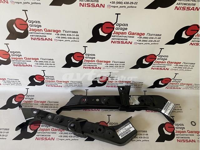 Кронштейн радіатора верхній, правий 625124CB0B Nissan/Infiniti
