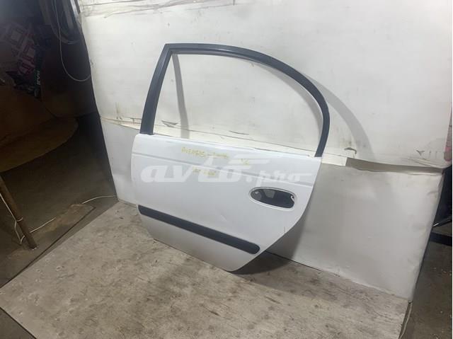 Двері пасажирськи задні ліві на Toyota Avensis I T22