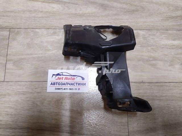 Кронштейн кріплення бампера переднього правий Volvo 30763420