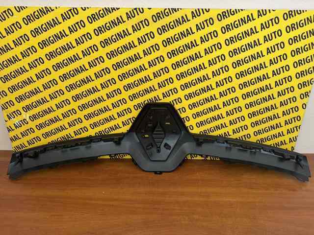 Молдинг решітки радіатора 623823514R Renault (RVI)