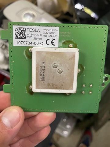 Антена GPS Tesla 107973400C ціна, від 9.40 USD