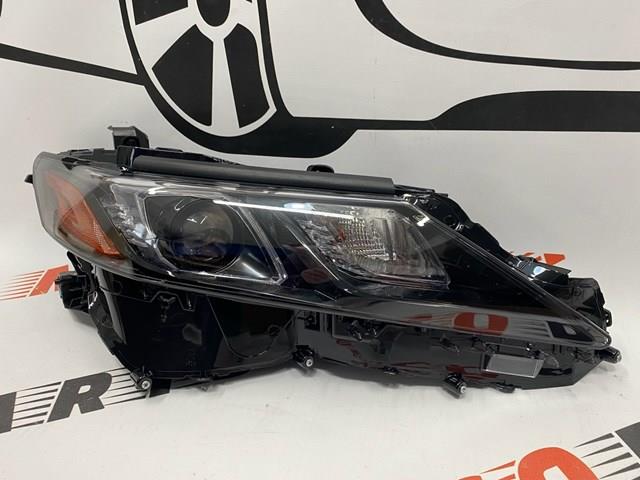 8111006G10 Toyota Основна фара - вставка