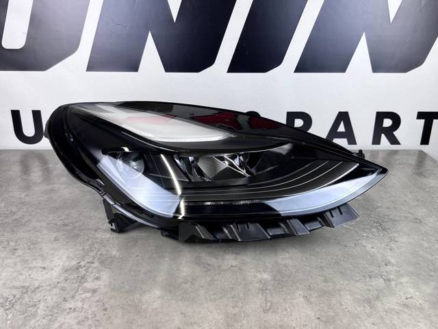 ZTS1103R Signeda Фара правая