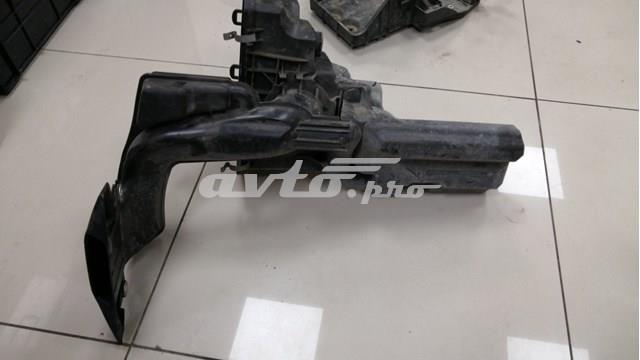 Повітроприймач Mazda PE0113200