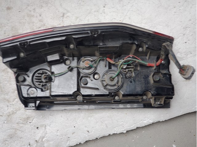 Купити 8330B215 Mitsubishi Лівий стоп