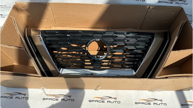 Решітка радіатора 623106RA0A Nissan/Infiniti
