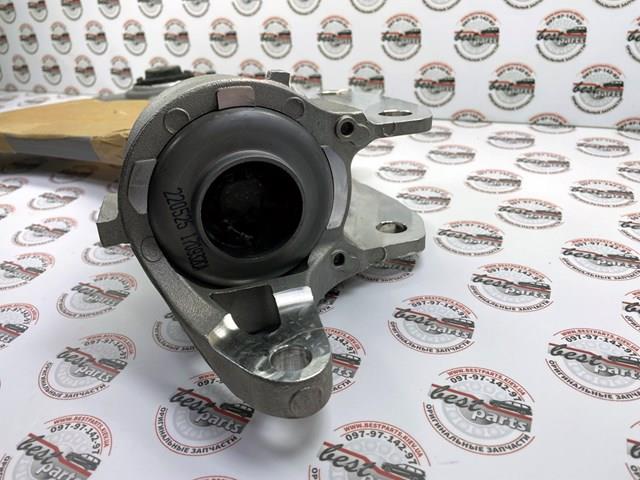 LR166007 Land Rover Поперечний важіль