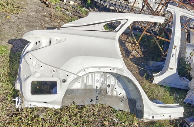 616010E051 Toyota Крило заднє праве
