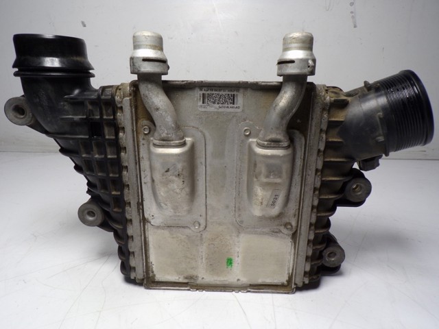 Інтеркулер LR095900 Land Rover