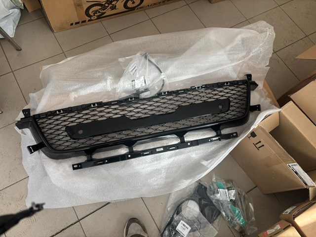 LR099208 Land Rover Решітка переднього бампера, нижня