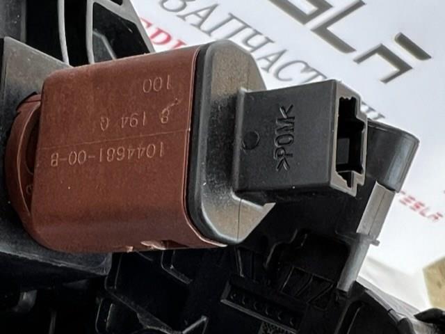Кнопка стоп-сигналу Tesla 104468100B ціна, від 3.55 USD