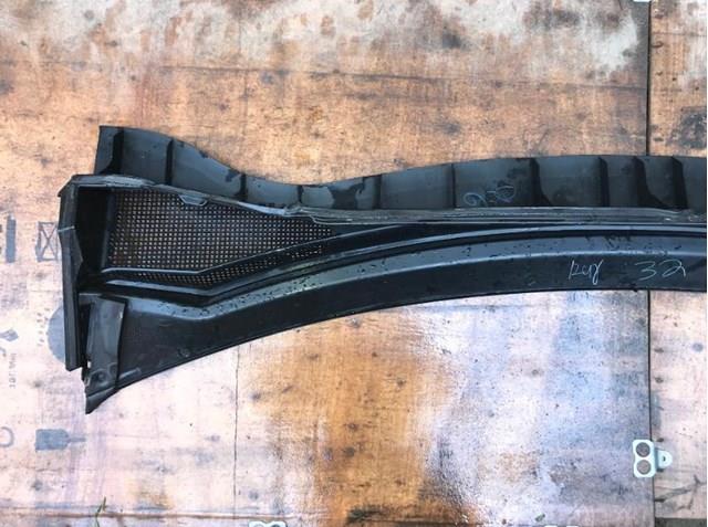LJ6BS02216AE Ford Водостік лобового скла, жабо