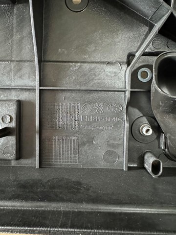 Кронштейн кріплення радіатора Peugeot/Citroen 9808290780
