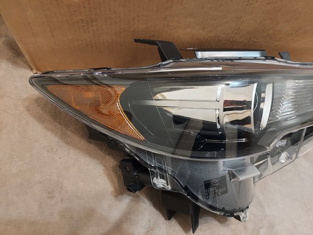 Фара правая Mazda K12451030 ціна, від 248.31 USD