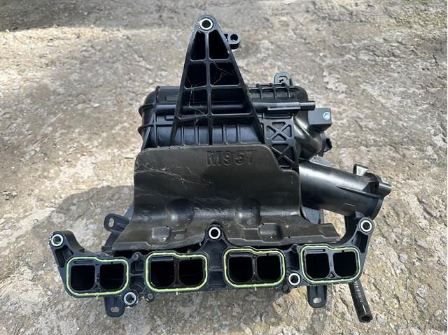PE2713100 Mazda Колектор впускний