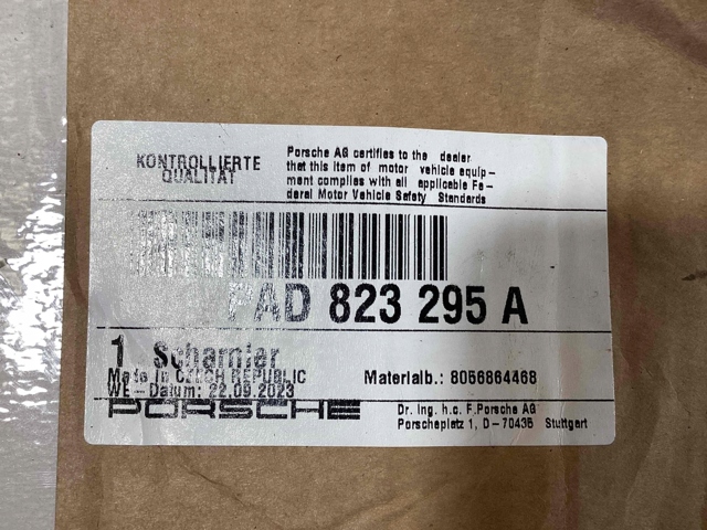 Завіса капота ліва Porsche PAD823295A