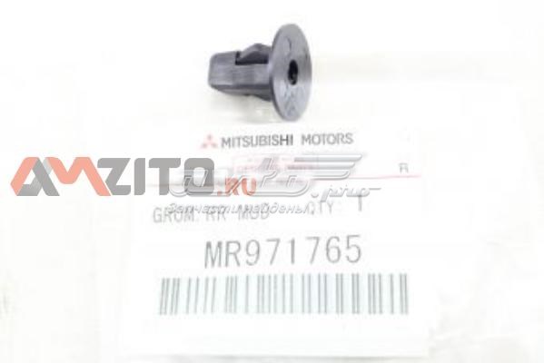 MR971765 Mitsubishi пістон (кліп кріплення бризковика)