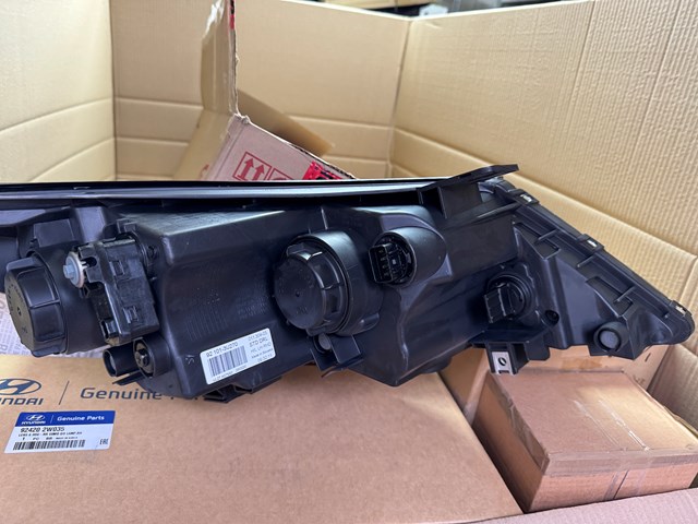 Фара Hyundai/Kia 921013U270 ціна, від 281.77 USD