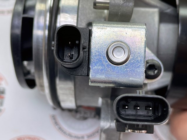 LR125488 Land Rover Насос охолодження