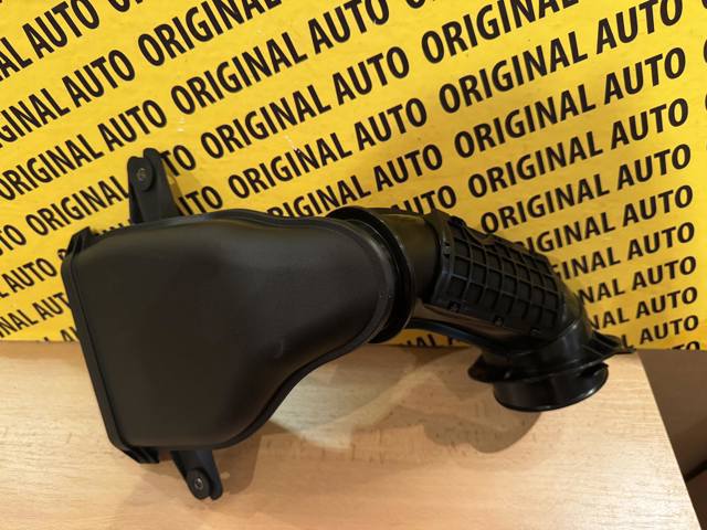 Повітроприймач Mazda T30713200A