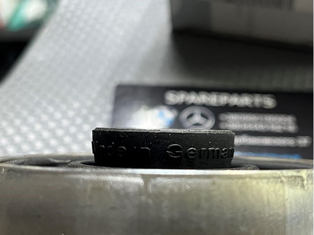 A2173330000 Mercedes Сайлентблок переднього нижнього важеля