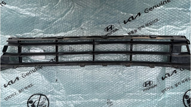 Решітка переднього бампера, нижня Mitsubishi 6402A431