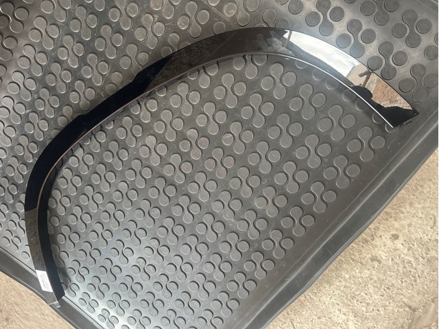  Land Rover LR130584