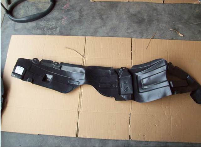 Підкрилки передні праві Geely 1018003967