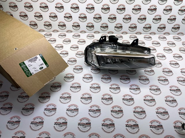 Туманка права Land Rover LR136868 ціна, від 228.05 USD