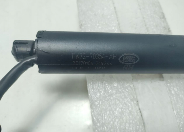 Купити LR074797 Land Rover 