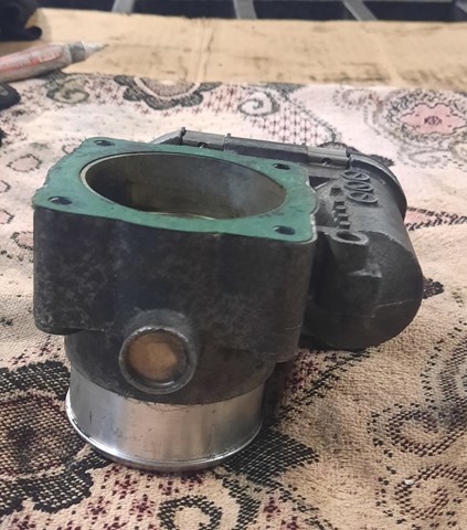 Заслінка повітряна Bosch 06B133062M