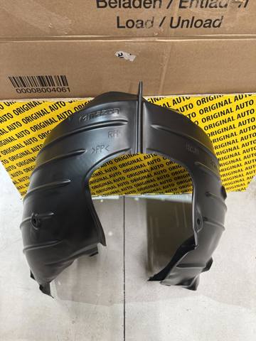 Купити BCKA56130 Mazda Підкрилок передній правий