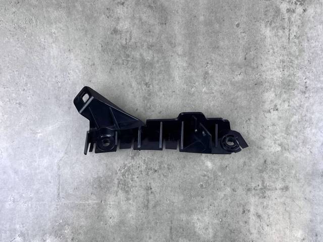 Купити LR099404 Land Rover Кронштейн бампера переднього, правий