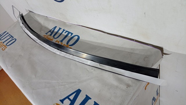 Купити 32260538 Volvo Ущільнення решітки радіатора