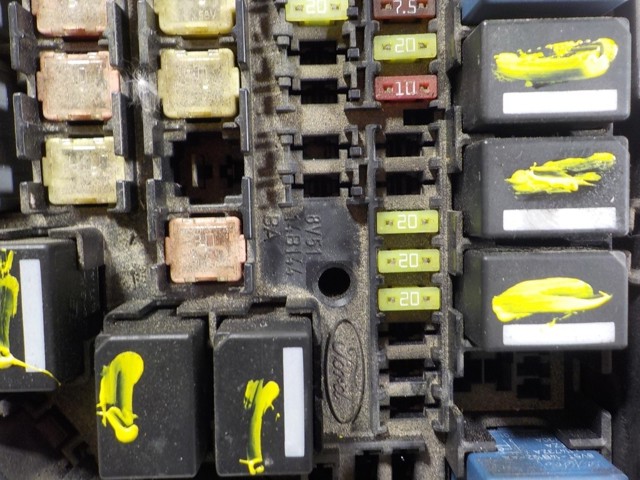  8V5114B144BA Ford
