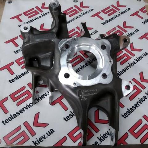 105853900B Tesla Цапфа поворотна ліва