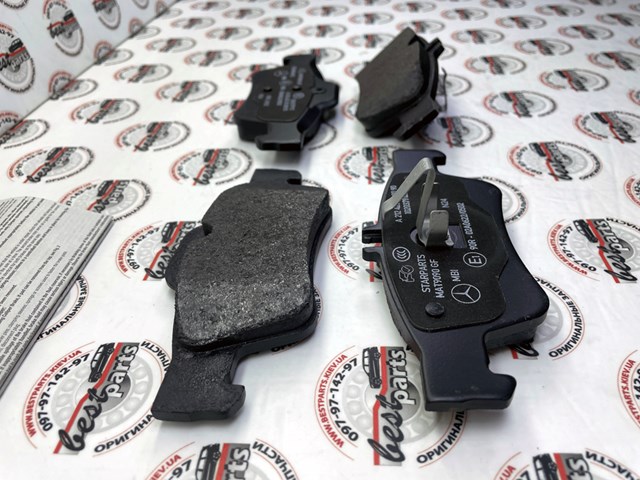 A000420890490 Mercedes Колодки гальмівні задні, дискові