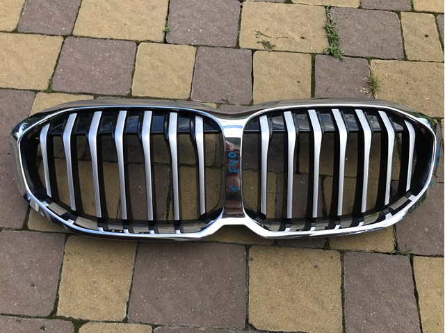Решітка радіатора 51135A39367 BMW