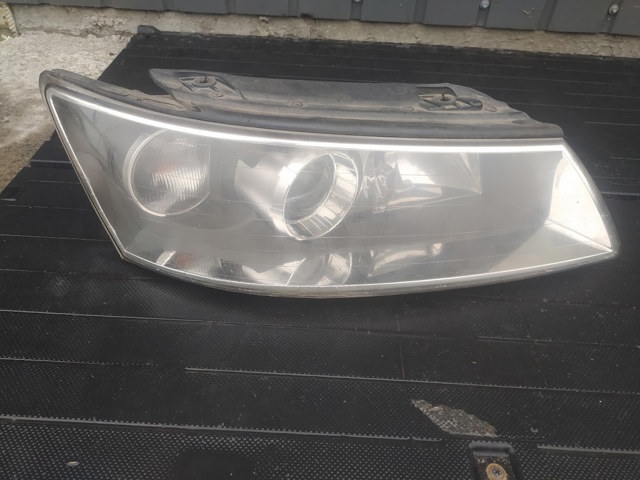 Фара передня права Hyundai/Kia 921023K000