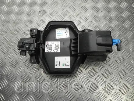 Купити 296A81391R Renault (RVI) Лючок порту зарядки автомобіля