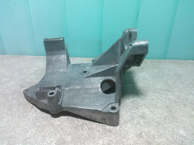 Кронштейн кріплення генератора на Ford Focus II DB, FCH, DH