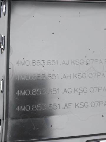 Решітка радіатора 4M0853651AJMX3 VAG