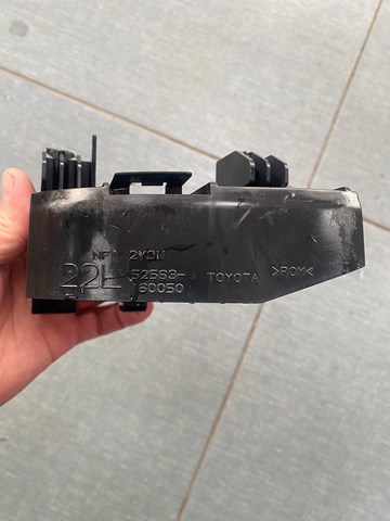 5256360050 Toyota Напрямна заднього бампера, ліва