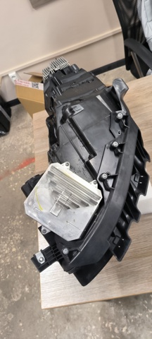 Фара передня права Signeda ZTS1103R