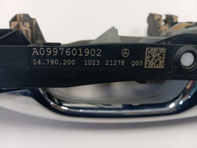 Купити A0997601902 Mercedes Тримач зовнішньої ручки дверей, передньої лівої
