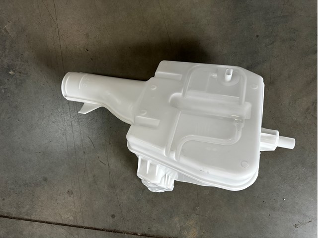A9108690200 Mercedes Бачок склоомивача
