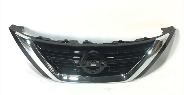 Купити Решітка радіатора Nissan Altima L33 