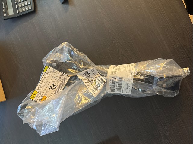 Кронштейн кріплення крила переднього правого, передній Porsche 9J1805374YGRV ціна, від 113.99 USD