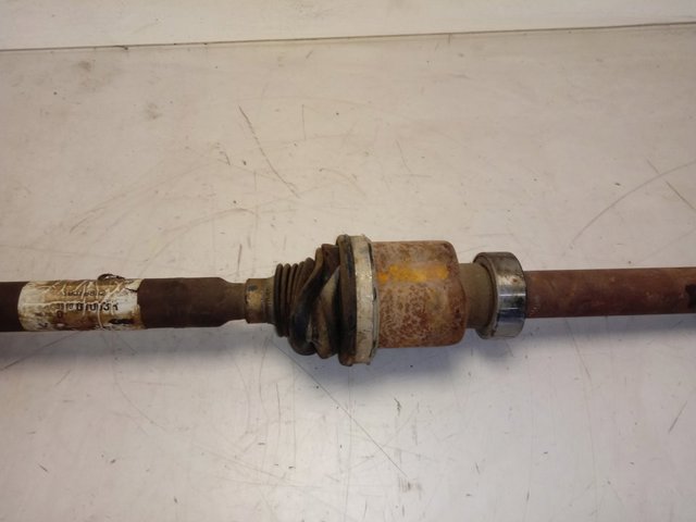Піввісь передня, права Renault (RVI) 391001063R ціна, від 56.37 USD