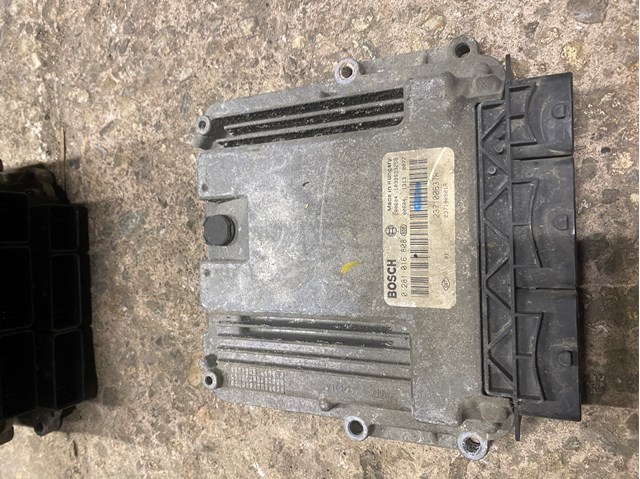 237100637R Renault (RVI) Блок електронного управління
